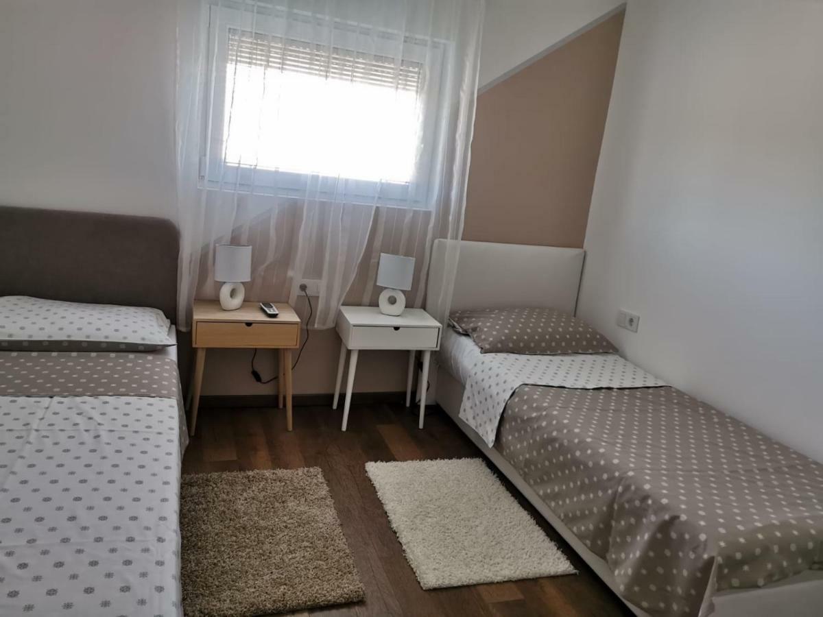 Apartman Lorna Turanj Exterior foto