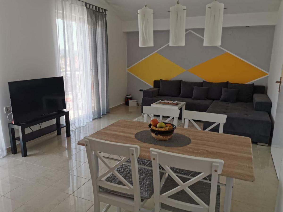 Apartman Lorna Turanj Exterior foto
