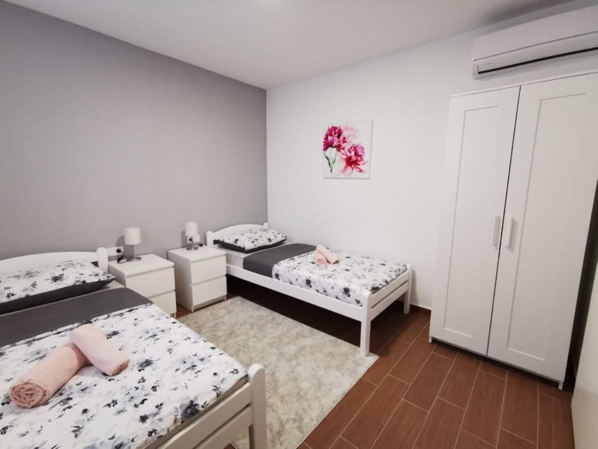 Apartman Lorna Turanj Exterior foto